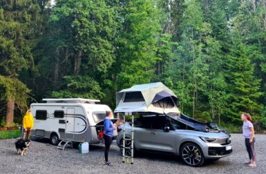 Témoignage – à 7 pour découvrir la Suède en voitures électriques, avec tentes et caravane !